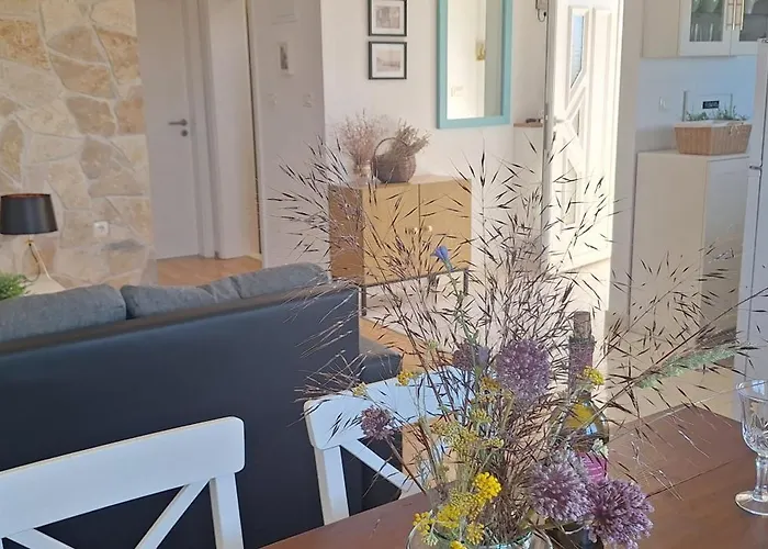 Bella * מאנדרה